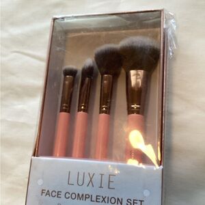 Luxie face complexion set rose gold